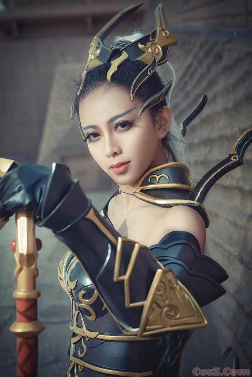 这个女将军的小制服冬天出征打仗不冷么?